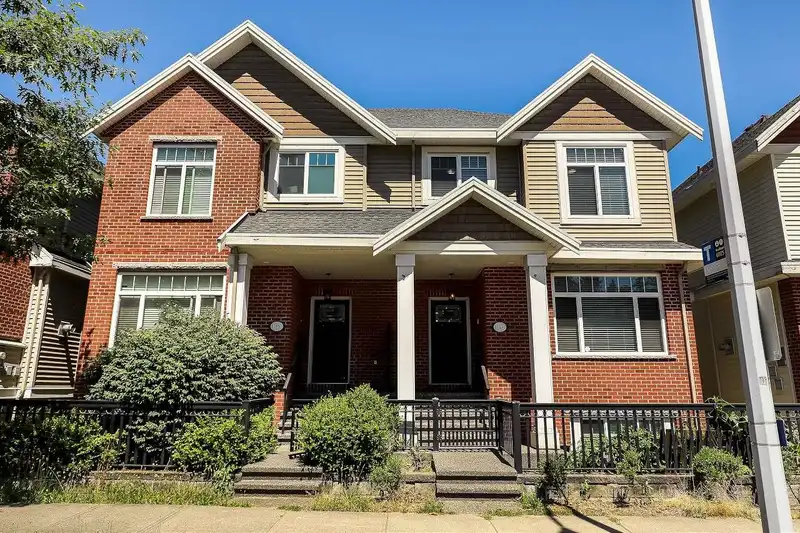 13987 64 AVENUE - photo 1 of 38