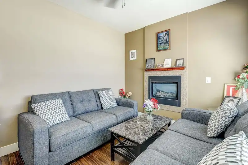 13987 64 AVENUE - photo 4 of 38