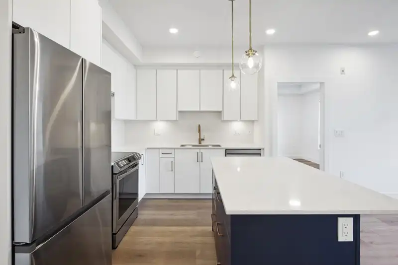 407 20282 72B AVENUE - photo 4 of 18