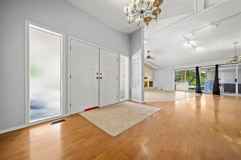 2644 140 STREET - photo 4 of 27