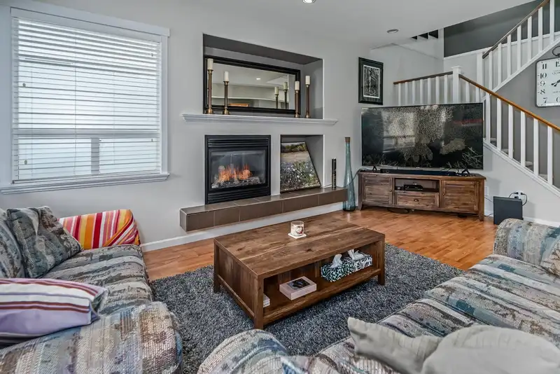 19141 68 AVENUE - photo 4 of 35