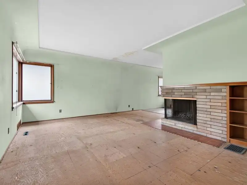 3325 E 49TH AVENUE - photo 3 of 22