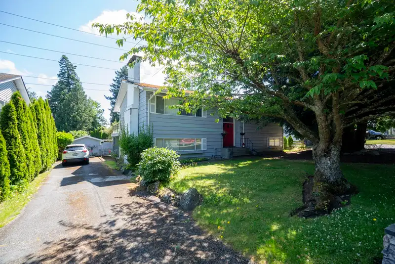 1546 53A STREET - photo 3 of 11