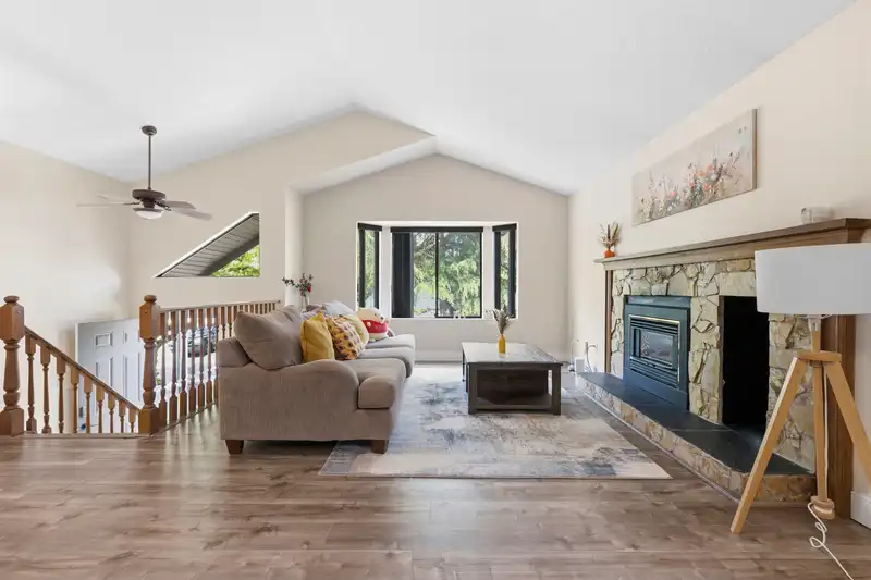 9768 151A STREET - photo 4 of 20