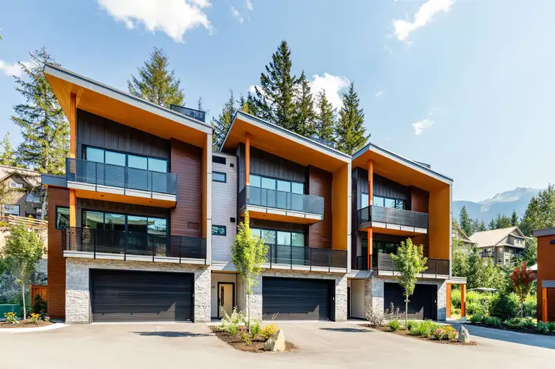 20 2077 GARIBALDI WAY - photo 1 of 20