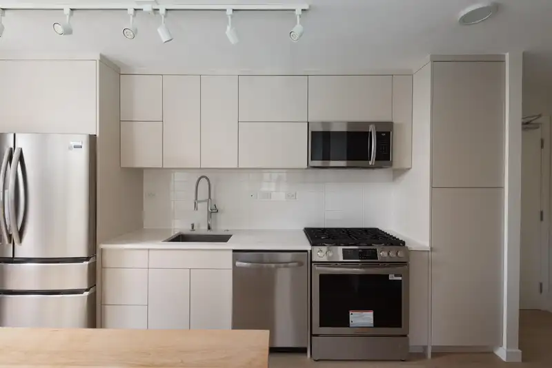 1403 989 BEATTY STREET - photo 3 of 31