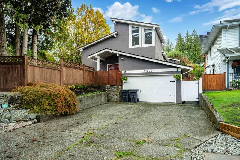 21590 93A AVENUE - photo 2 of 25