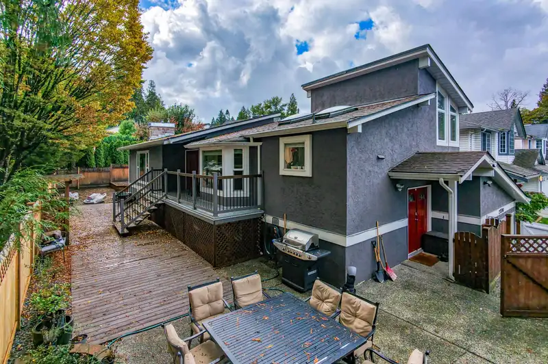 21590 93A AVENUE - photo 3 of 25