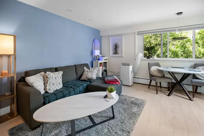 101 2121 W 6TH AVENUE - photo 4 of 38