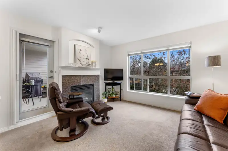 310 15188 22 AVENUE - photo 3 of 29