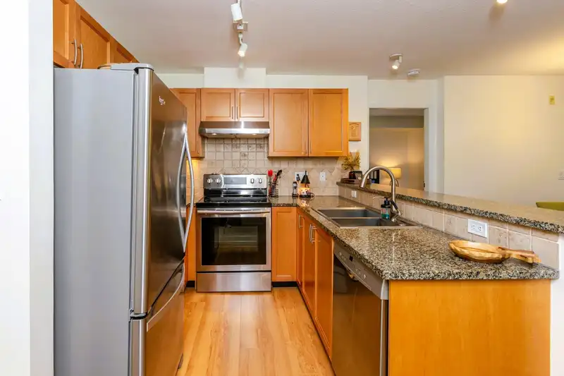310 15188 22 AVENUE - photo 4 of 29