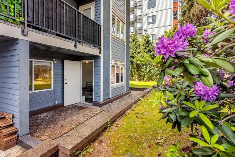 105 1122 KING ALBERT AVENUE - photo 2 of 35