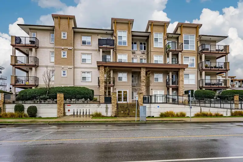 417 20175 53 AVENUE - photo 1 of 36