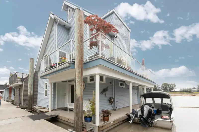 4 800 SOUTH DYKE ROAD - photo 1 of 39