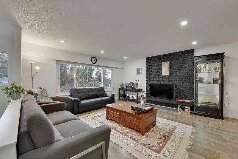 11140 PARTRIDGE CRESCENT - photo 2 of 40
