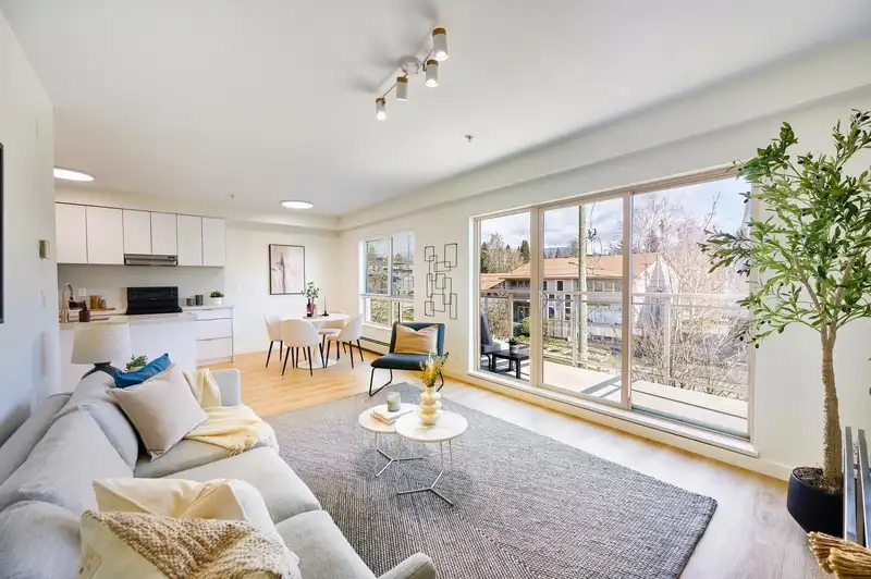 311 1033 ST. GEORGES AVENUE - photo 2 of 27