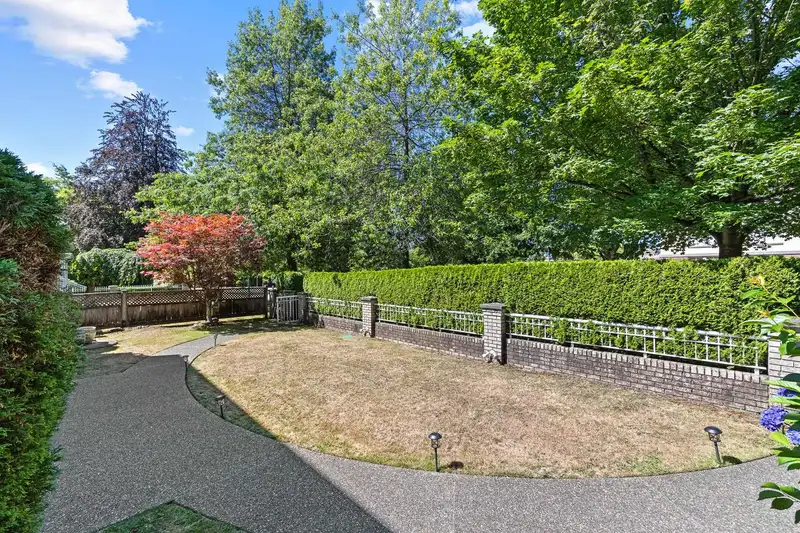 6238 CYPRESS STREET - photo 4 of 40