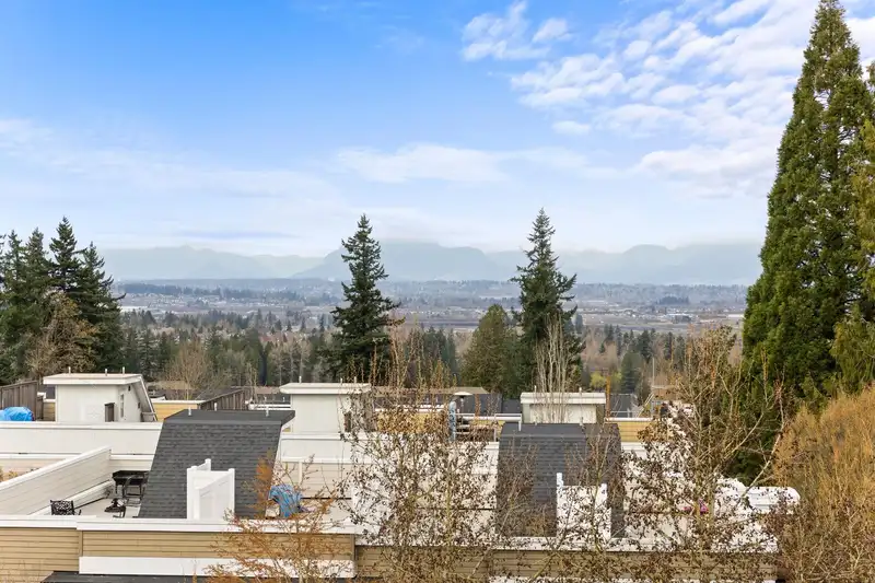312 15850 26 AVENUE - photo 1 of 28