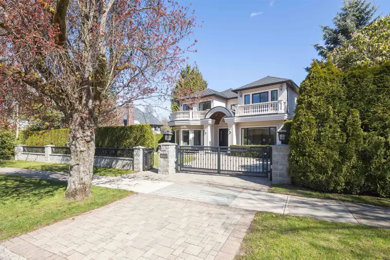 4810 HUDSON STREET - photo 1 of 32