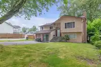 8841 140A STREET - thumbnail 1