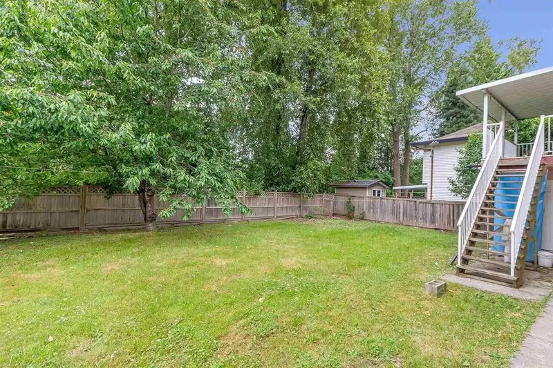 8841 140A STREET - photo 3 of 23