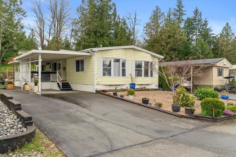 32 2315 198 STREET - photo 3 of 33