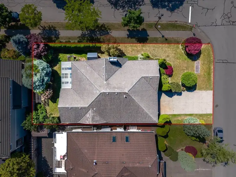 7258 146 STREET - photo 3 of 38