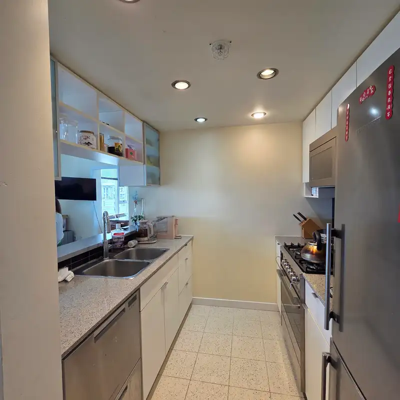 3008 939 EXPO BOULEVARD - photo 3 of 17