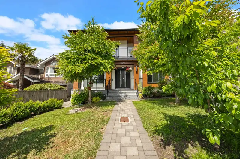 2309 DUBLIN STREET - photo 1 of 37