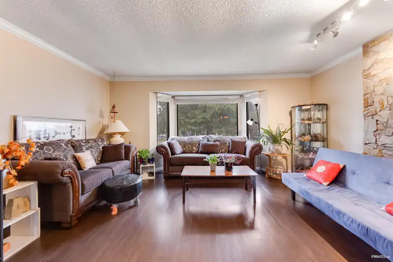 13565 67 AVENUE - photo 3 of 22