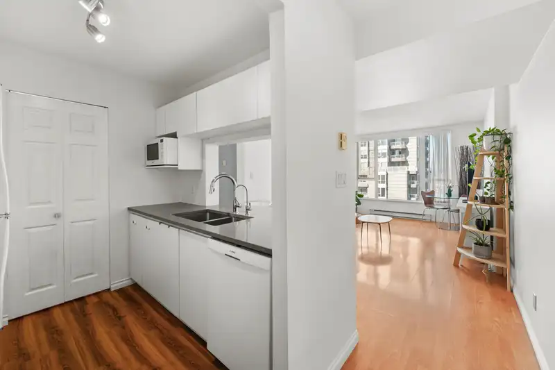 1205 5189 GASTON STREET - photo 3 of 27