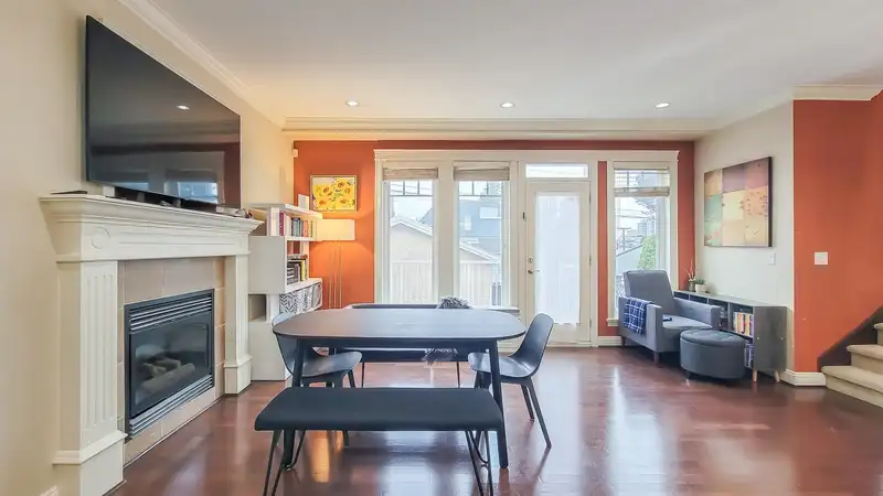 203 E 18TH STREET - photo 4 of 30