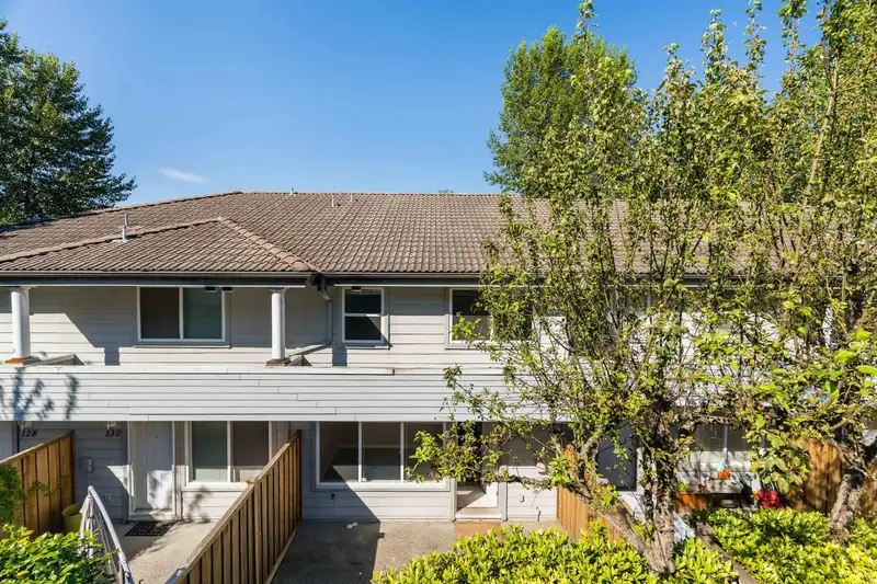 132 SHORELINE CIRCLE - photo 1 of 36