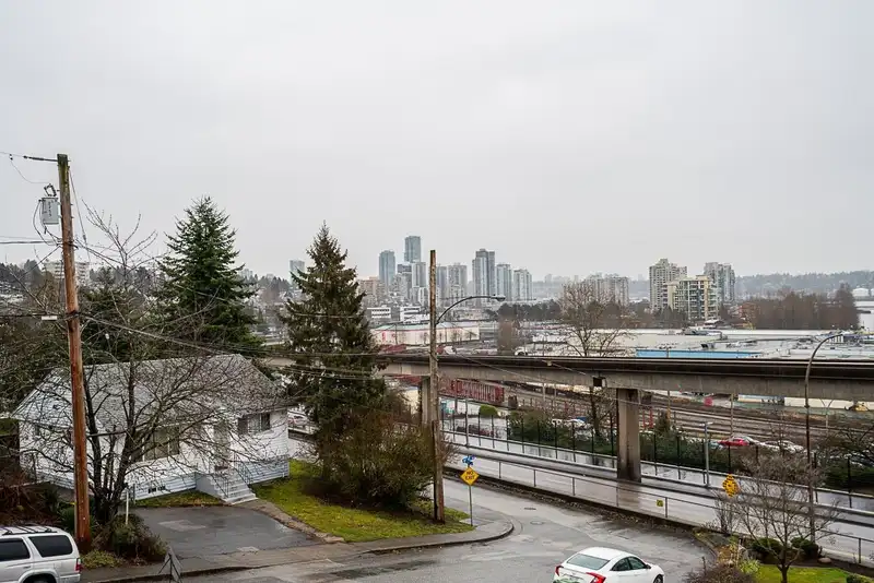 528 SIXTEEN STREET - photo 4 of 39