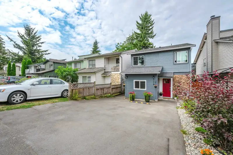 238 DAVIS CRESCENT - photo 2 of 40