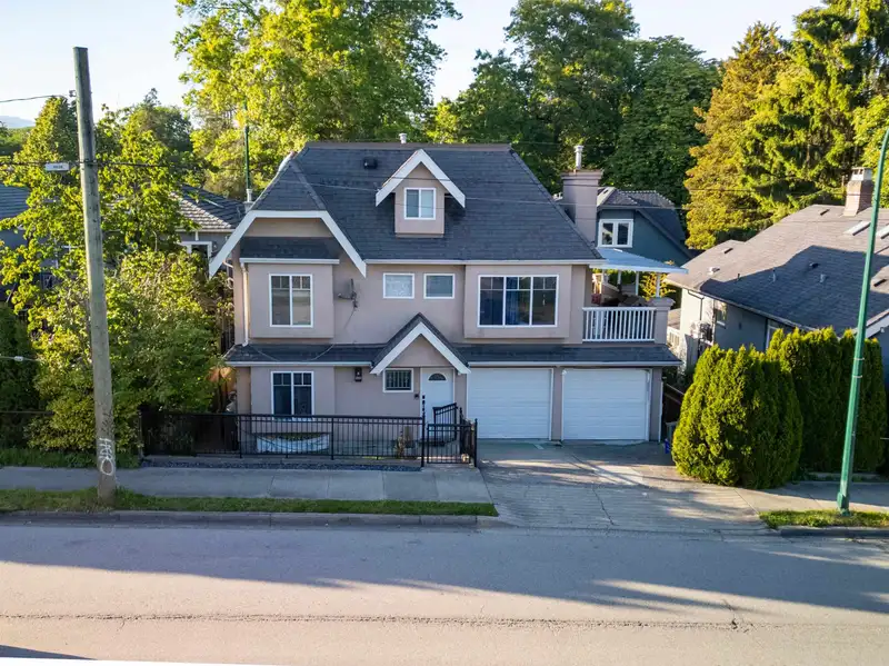 1089 E KING EDWARD AVENUE - photo 2 of 40