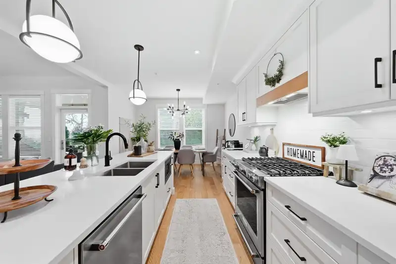 8 21858 47B AVENUE - photo 4 of 40