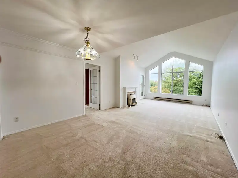303 20600 53A AVENUE - photo 2 of 22