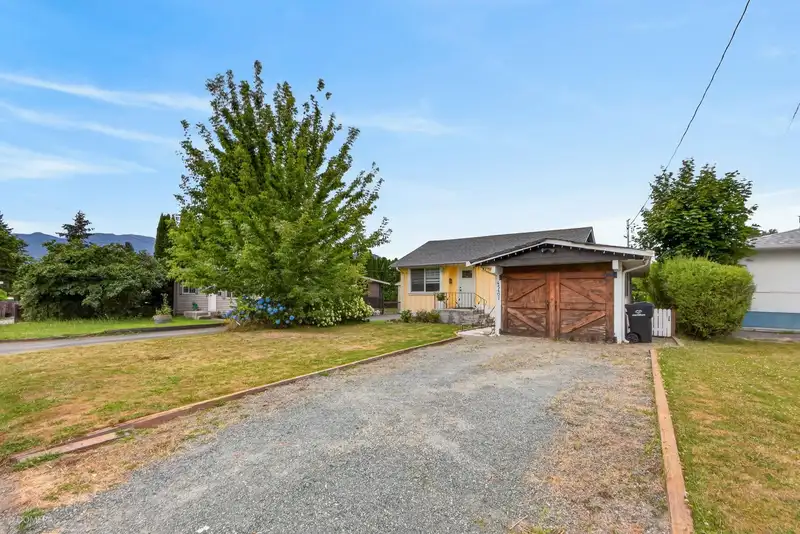 45407 WELLINGTON AVENUE - photo 3 of 21