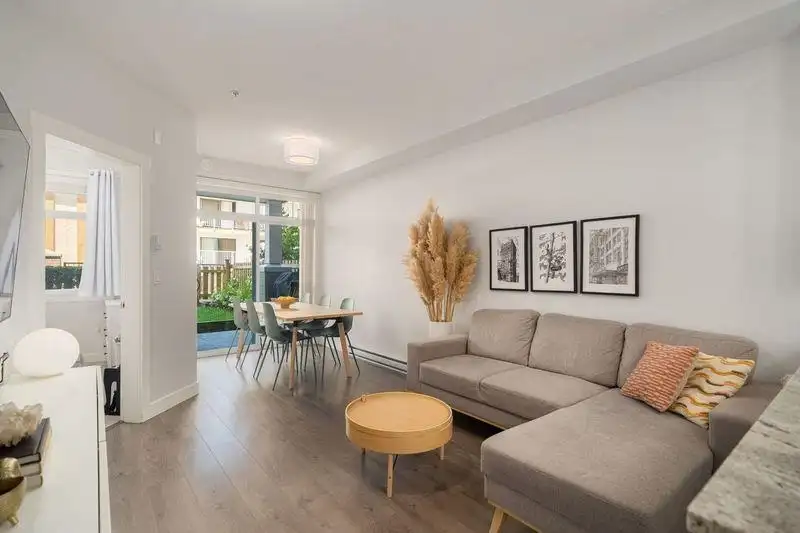 113 20686 EASTLEIGH CRESCENT - photo 1 of 30