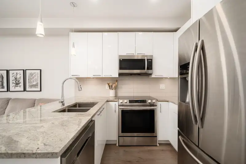 113 20686 EASTLEIGH CRESCENT - photo 3 of 30