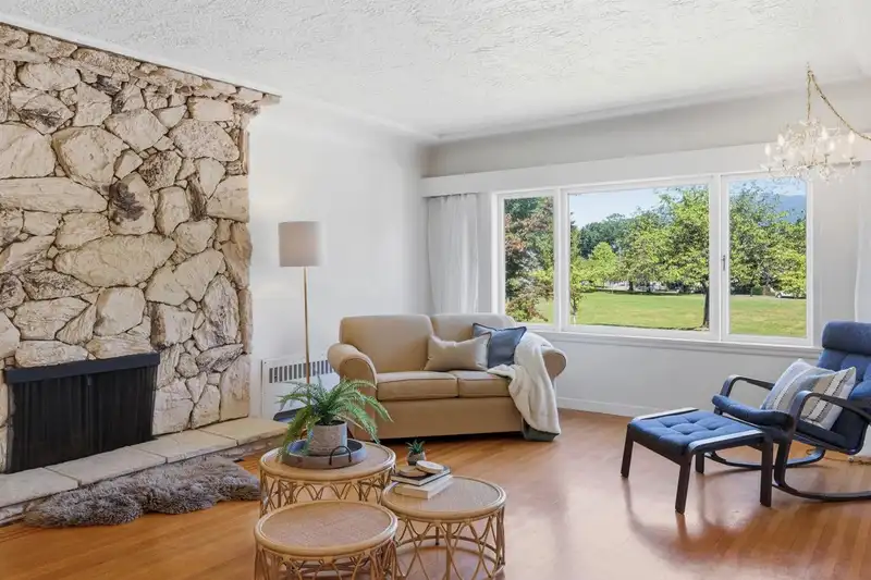 2880 OXFORD STREET - photo 2 of 40