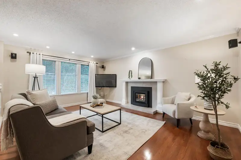 24813 122 AVENUE - photo 1 of 40