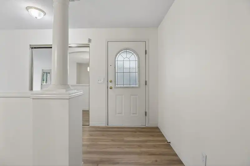 216 13888 70 AVENUE - photo 2 of 40