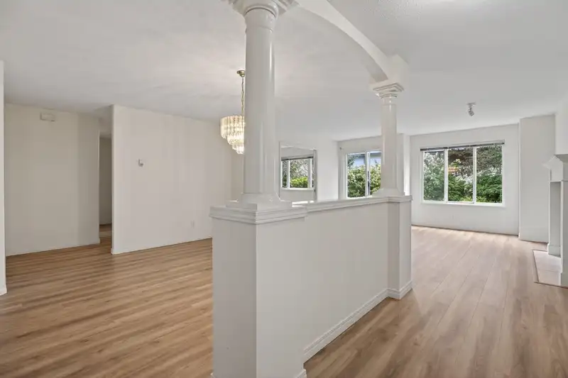 216 13888 70 AVENUE - photo 3 of 40