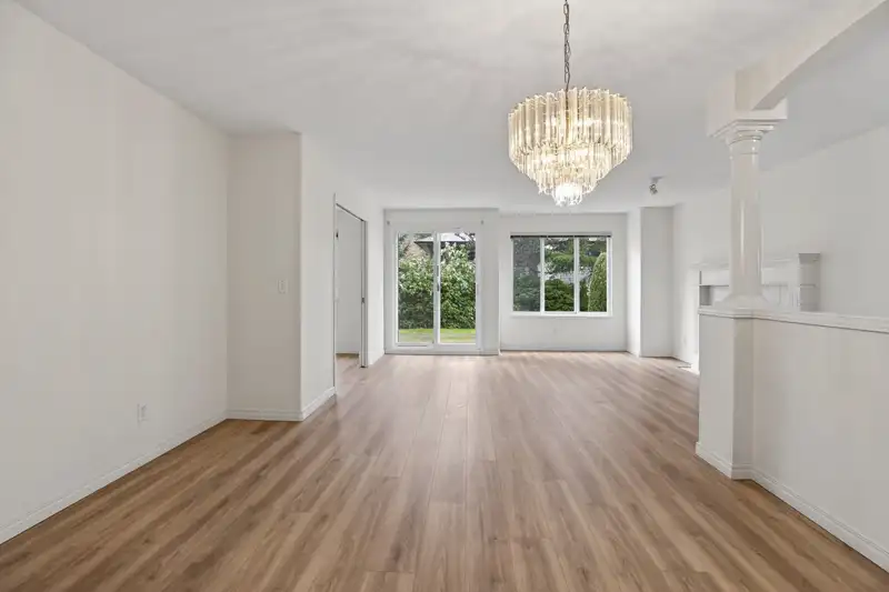 216 13888 70 AVENUE - photo 4 of 40