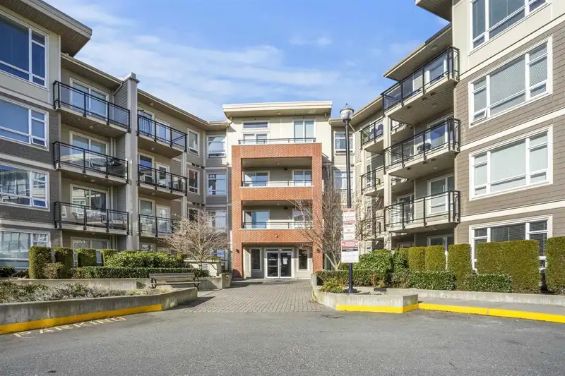C421 20211 66 AVENUE - photo 1 of 11