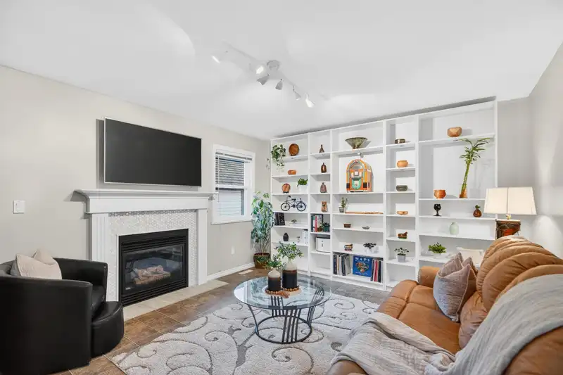 21628 47A AVENUE - photo 4 of 27