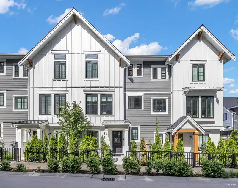 15 20189 84 AVENUE - photo 1 of 28