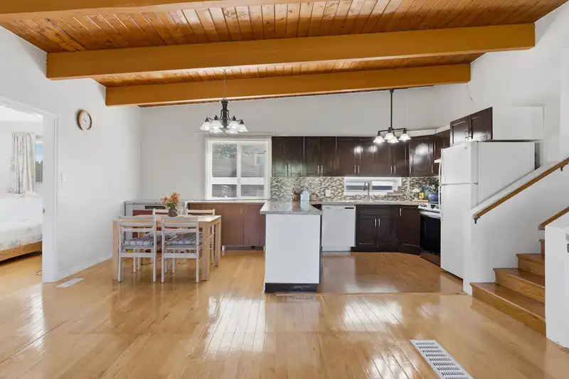7495 LEARY CRESCENT - photo 2 of 40